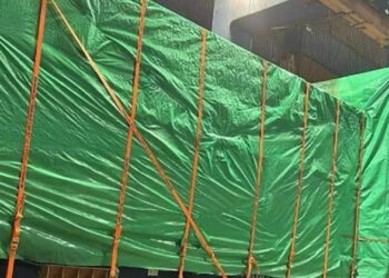 മുംബൈയിൽ ചരക്ക് കപ്പൽ തടഞ്ഞു; പിടികൂടിയത് ചൈനയിൽ നിന്നും പാകിസ്താനിലേക്ക് പോവുകയായിരുന്ന കപ്പൽ; ആണവായുധ സാമഗ്രികളെന്ന് സംശയം