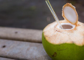 ചൂടല്ലേ; കരിക്കിൻ വെള്ളം കുടിക്കൂ.. ഈ ഗുണങ്ങൾ