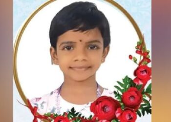 കോട്ടയത്ത് വീട്ടുമുറ്റത്ത് കളിച്ച് കൊണ്ടിരുന്ന ഏഴ് വയസുകാരി പാമ്പുകടിയേറ്റ് മരിച്ചു