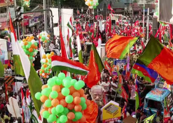 നാടിളക്കി കലാശക്കൊട്ട് ; ആകാശം മുട്ടെ പാറിപ്പറന്ന് പാർട്ടി കൊടികൾ ; പരസ്യ പ്രചാരണം ക്ലൈമാക്‌സിൽ