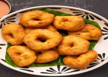 ചോറ് ബാക്കി ഉണ്ടോ…? എന്നാൽ കളയണ്ട; കിടിലൻ വട ഉണ്ടാക്കാം