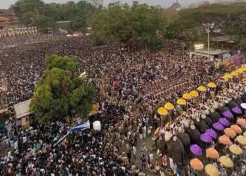 പോലീസ് ഇടപെടൽ അതിരുവിട്ടു; ചരിത്രത്തിലാദ്യമായി പൂരം നിർത്തിവച്ചു