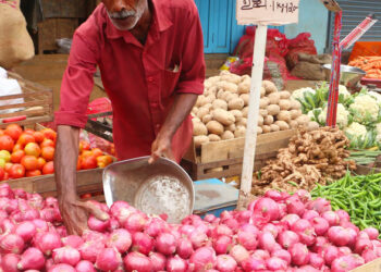ഈ ചൂടത്ത് കഴിക്കാൻ ബെസ്റ്റാണ് ഉള്ളി ; എങ്ങനെയെന്നറിയാം