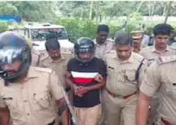 ഭാര്യയെ നടുറോഡിൽ കുത്തിക്കൊലപ്പെടുത്തിയ പ്രതി പിടിയില്‍
