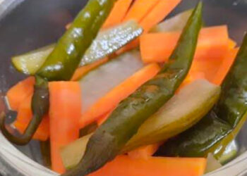 ഷവർമക്കൊപ്പം നൽകിയ മുളകിന് നീളം കുറഞ്ഞു ; ഹോട്ടൽ ഉടമയ്ക്ക് നേരെ മർദ്ദനം