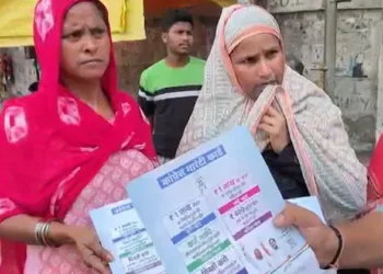 ജയിച്ചാൽ ഒരു ലക്ഷം രൂപയെന്ന് വാഗ്ദാനം; കോൺഗ്രസ് ഓഫീസിന് മുമ്പിൽ തടിച്ചു കൂടി മുസ്ലീം സ്ത്രീകൾ