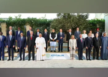 ‘ഇന്ത്യ ഇപ്പോൾ ലോകത്തിന്റെ മദ്ധ്യഭാഗത്താണ്’: ജി7 ഉച്ചകോടിയിലെ ഗ്രൂപ്പ് ഫോട്ടോ ചർച്ചയാക്കി അന്താരാഷ്ട്ര മാദ്ധ്യമങ്ങളും