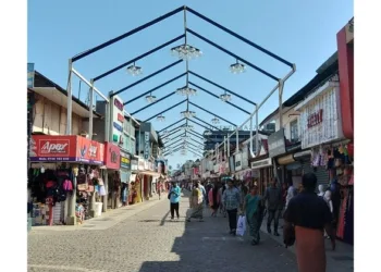 കടയിലേക്ക് ആകർഷിക്കാൻ മിഠായിത്തെരുവിൽ മോശം വാക്കുകൾ ഉപയോഗിക്കുന്നുവെന്ന് പരാതി: പോലീസ് അന്വേഷണം