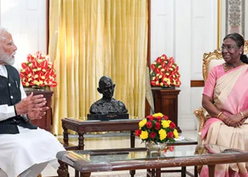 ആരോഗ്യവും ദീർഘായുസും നല്കി ദൈവം അനുഗ്രഹിക്കട്ടെ ; ജന്മദിനത്തിൽ രാഷ്ട്രപതി ദ്രൗപതി മുർമുവിന് ആശംസകൾ അറിയിച്ച് പ്രധാനമന്ത്രി നരേന്ദ്രമോദി