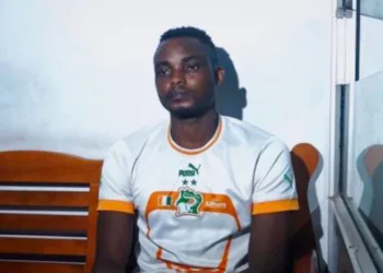 പോലീസ് ഭക്ഷണം വാങ്ങി നൽകിയപ്പോൾ പൊട്ടിക്കരഞ്ഞ് ഐവറി കോസ്റ്റ് താരം ; സെവൻസ് കളിക്കാൻ മലപ്പുറത്ത് എത്തിയ വിദേശ താരത്തിന് നേരിടേണ്ടിവന്നത് ക്രൂരത