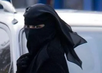 പട്ടാപ്പകൽ ബുർഖ ധരിച്ചെത്തി ആക്രമണം ; ജ്വല്ലറി ഉടമയെ കുത്തി വീഴ്ത്തിയ ശേഷം കൊള്ളയടിക്കാൻ ശ്രമം