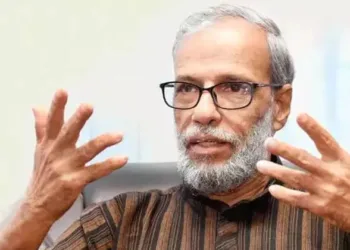 കേരളത്തിലെ വിദ്യാർത്ഥികൾ സ്പൂൺ ഫീഡിങ്ങിലൂടെ മണ്ണുണ്ണികളായി തീരുകയാണെന്ന് ഡോ. രാജൻ ഗുരുക്കൾ; പ്രതിഷേധവുമായി അദ്ധ്യാപക സംഘടനകൾ