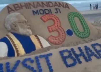 അഭിനന്ദനം മോദി ജി; മൂന്നാമൂഴത്തിൽ മോദിയെ അഭിനന്ദിച്ച് പ്രധാനമന്ത്രിയുടെ മണൽ ശിൽപം നിർമ്മിച്ച് സുദർശൻ പട്നായിക്