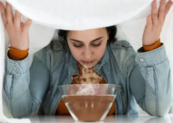 സ്ഥിരം ആവി പിടിക്കുന്നവരുടെ ശ്രദ്ധക്ക്; ഈ തെറ്റ് ആവർത്തിക്കരുത്; ജീവന് പോലും ആപത്ത്