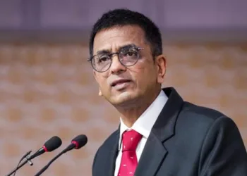 നിയമവിദ്യാർത്ഥികൾ പ്രാദേശിക ഭാഷകളിൽ നിയമം പഠിക്കണം; എന്നാലേ സാമൂഹിക പ്രതിബദ്ധതയുള്ള അഭിഭാഷകരെ ഭാവിയിൽ സൃഷ്ടിക്കാൻ കഴിയൂ;ഡി വൈ ചന്ദ്രചൂഡ്