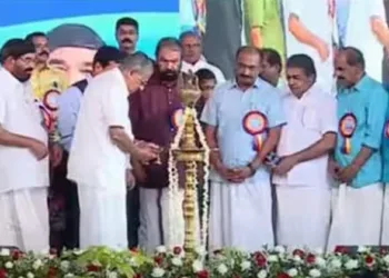 അദാനിയെ പുകഴ്ത്തിയും നന്ദി പറഞ്ഞും മുഖ്യമന്ത്രി, അദാനി ഗ്രൂപ്പിന്റെ പ്രവർത്തനങ്ങളാണ് ഈയൊരു ദിവസത്തിന് കാരണമായത് ; പിണറായി വിജയൻ