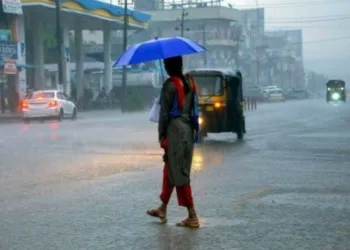 സംസ്ഥാനത്ത് കനത്ത മഴ തുടരും; നാല് ജില്ലകളിൽ ജാഗ്രതാ നിർദ്ദേശം