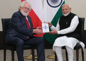 പ്രധാനമന്ത്രി നരേന്ദ്ര മോദി വളരെ ആത്മീയനാണ് ; കൂടുതൽ ലോകനേതാക്കൾ അദ്ദേഹത്തെപ്പോലെയാകണം; നൊബേൽ സമ്മാന ജേതാവ് ആന്റൺ സെയ്ലിംഗർ