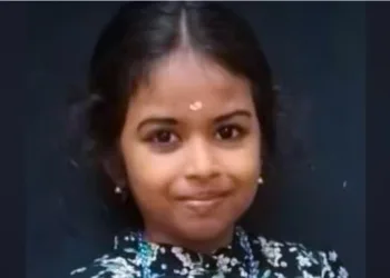 മുറ്റത്ത് കളിക്കുന്നതിനിടെ മതിൽ ഇടിഞ്ഞുവീണു ; തൃശ്ശൂരിൽ ഏഴു വയസ്സുകാരിക്ക് ദാരുണാന്ത്യം