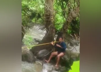 വാച്ചർമാരുടെ നിർദ്ദേശം അനുസരിച്ചില്ല; സീതാർകുണ്ട് വെള്ളച്ചാട്ടത്തിൽ കുടുങ്ങി; വണ്ടിത്താവളം സ്വദേശിയെ രക്ഷിച്ച് അഗ്നിശമനസേന