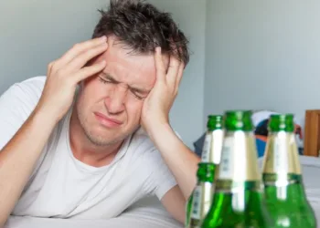 ഈ ലക്ഷണങ്ങൾ നിങ്ങൾക്കുണ്ടോ?; എന്നാൽ മദ്യപാനം നിർത്തിക്കോളൂ