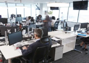 തിങ്കളാഴ്ച മുതൽ ജോലി സമയം കഴിഞ്ഞാല് ബോസിനെ അനുസരിക്കണ്ട; ഫോണും എടുക്കേണ്ട; പുതിയ നിയമം വരുന്നു; അതും ഈ രാജ്യത്ത്