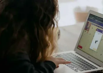 ദൈവവും പിശാചുമുണ്ടോ; ഹൈസ്കൂള് വിദ്യാര്ഥിക്ക് ടീച്ചര് നല്കിയ അസൈന്മെന്റ് കണ്ട് അമ്പരന്ന് ലോകം