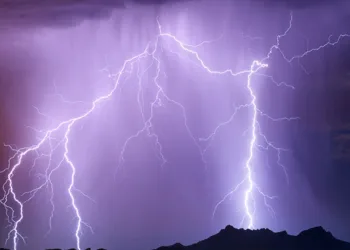 കേരളത്തെ കാത്തിരിക്കുന്നത് ശക്തമായ ഇടിമിന്നൽ; ജീവന് ഭീഷണി; നാളെ മുതൽ ജാഗ്രത വേണമെന്ന് നിർദ്ദേശം