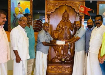 വയനാടിന് ഒരു കൈത്താങ്ങായി തൃശ്ശൂരിന്റെ സ്വന്തം ബസ് ചേട്ടന്മാർ ; സമാഹരിച്ച തുക സേവാഭാരതിക്ക് കൈമാറി