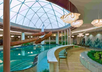 ഇന്ത്യയിലെ ഏറ്റവും വലിയ എയ്റോ ലോഞ്ച് ഇനി കൊച്ചി വിമാനത്താവളത്തിൽ ; യാത്രക്കാർക്കൊപ്പം സന്ദർശകർക്കും പ്രവേശനം