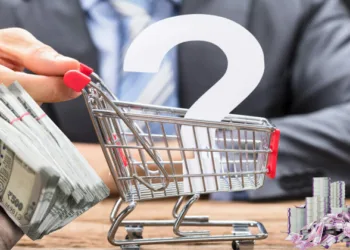 ഷോപ്പിംഗ് ചെയ്ത് പണം വാരാം; ഡിഗ്രിപോലും വേണ്ട; ആളെ തേടി കമ്പനി; ഹോട്ടലുകൾ കയറി ഇറങ്ങൽ, മൂക്കുമുട്ടെ കഴിക്കൽ,സിനിമ കാണൽ;എല്ലാത്തിനും പരിഹാരം ഷോപ്പിംഗ്