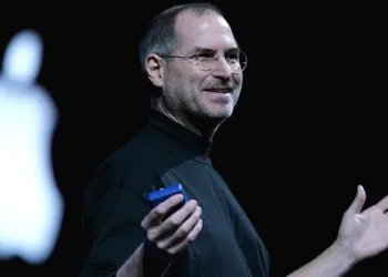 കുപ്പയിലെറിയാൻ വച്ച കമ്പ്യൂട്ടറിന് വില 2.6 കോടി രൂപ; ഇതെന്ത് മറിമായം? ഒരേ ഒരു കാരണം സ്റ്റീവ് ജോബ്‌സ്