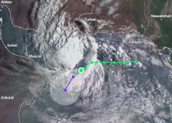 അറബിക്കടലിൽ അസ്ന; ബംഗാൾ ഉൾക്കടലിൽ അതിതീവ്ര ന്യൂനമർദ്ദം; വടക്കൻ കേരളത്തിൽ അതിശക്തമായ മഴ; 5 ജില്ലകളിൽ യെല്ലോ അലർട്ട്