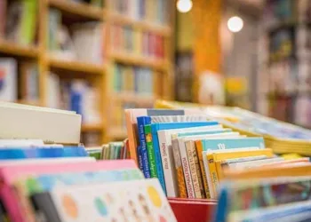 ഒന്ന് രണ്ട് പാറ്റകളെ കണ്ടു പേടിച്ച് ലൈബ്രറി തന്നെ അടച്ച് അധികൃതര്‍, കളിയാക്കി നെറ്റിസണ്‍സ്