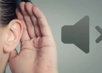 ഇയർഫോൺ ഉപയോഗിക്കുന്നവരേ ചെവിക്കല്ല് അടിച്ച് പോകാതെ നോക്കൂ; യുവാക്കൾക്കിടയിൽ ശ്രവണവൈകല്യം വർദ്ധിക്കുന്നുവെന്ന് പഠനം