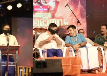 ഗണേശോത്സവ വേദിയെ ആവേശം കൊള്ളിച്ച് ലഫ്. കേണൽ ഋഷി രാജലക്ഷ്മി; ഇന്ത്യൻ ആർമിയ്ക്ക്,പിന്നിൽ നിന്ന് വെടികൊണ്ട് ശീലമില്ലെന്ന് ധീരസൈനികൻ