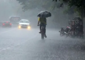 ഒറ്റപ്പെട്ട ശക്തമായ മഴയ്ക്ക് സാധ്യത; ഈ ഏഴ് ജില്ലകളിൽ ഇന്ന് യെല്ലോ അലേർട്ട്; ഇടിമിന്നലോടു കൂടിയ ശക്തമായ കാറ്റിനും സാധ്യത