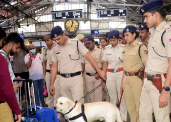 ഭീകരാക്രമണ ഭീഷണി; മുംബൈയിൽ ജാഗ്രതാ നിർദേശം ; സുരക്ഷ ശക്തമാക്കി പോലീസ്