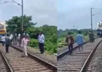 കൂട്ടിയിടിക്കാന്‍ രണ്ട് ട്രെയിനുകള്‍, രക്ഷ തലനാരിഴയ്ക്ക്; കേരളകോണ്‍ഗ്രസ് ഉള്‍പ്പെടെ പങ്കിട്ട വീഡിയോ വ്യാജം