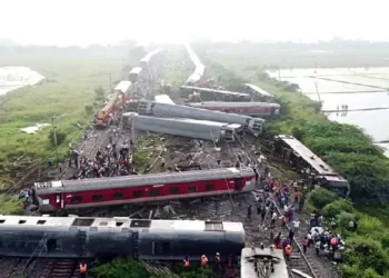 ഇന്റര്‍ലോക്കിലെ നട്ടും ബോള്‍ട്ടും ഊരിമാറ്റിയ  നിലയില്‍; ചരക്കുതീവണ്ടിയില്‍ ഇടിക്കും മുമ്പ്‌ ബാഗ്മതി എക്‌സ്പ്രസ്  പാളം തെറ്റിയിരുന്നെന്ന് കണ്ടെത്തല്‍