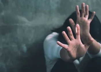 മയക്കുമരുന്ന് കുത്തിവച്ച ശേഷം ബലാത്സംഗം ചെയ്തു ; സ്വകാര്യ ഫോട്ടോകൾ കാണിച്ച് ഭീഷണിപ്പെടുത്തി ; ബംഗാളിൽ ഡോക്ടർ അറസ്റ്റിൽ