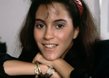 ഹിറ്റ് ലിസ്റ്റിൽ ഒറ്റ സിനിമ പോലും ഇല്ല,പക്ഷേ ലോകത്തിലെ ഏറ്റവും സമ്പന്നയായ നടി; 66,0000 കോടി ആസ്തി;എന്താണിവരുടെ വരുമാനമാർഗം; വൈറലായി പുതിയ ലിസ്റ്റ്