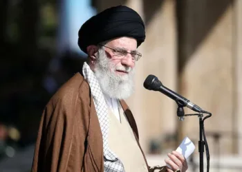 ഇസ്രായേലിന്റെ അന്ത്യമടുത്തു; ഇറാന്റെ മിസൈൽ ആക്രമണങ്ങൾ പൊതുസേവനം; വെള്ളിയാഴ്ച പ്രാർത്ഥനയ്ക്ക് പിന്നാലെ ജല്പനങ്ങളുമായി അലി ഖമേനി