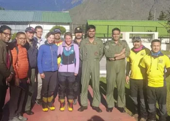 ഉത്തരാഖണ്ഡിലെ കൊടുമുടിയിൽ കുടുങ്ങിയ രണ്ട് പർവതാരോഹകരെ രക്ഷപ്പെടുത്തി; താഴെയെത്തിച്ചത് മൂന്ന് ദിവസത്തിന് ശേഷം