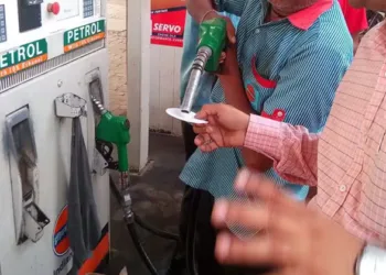 പെട്രോളിലും വ്യാജൻ!; ഇനിയും നമ്മളെ പറ്റിക്കാൻ പമ്പുകാരെ അനുവദിച്ചുകൂട; നിങ്ങളറിയണം ഇക്കാര്യം