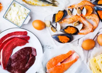 ഓർമ്മക്കുറവ് മുതൽ ചർമ്മത്തിലെ കരുവാളിപ്പ് വരെ ; വൈറ്റമിൻ ബി 12ന്റെ കുറവ് നിങ്ങളുടെ ശരീരത്തിൽ ഉണ്ടാക്കുക വലിയ പ്രശ്നങ്ങൾ ; പരിഹാരം ഭക്ഷണത്തിലുണ്ട്