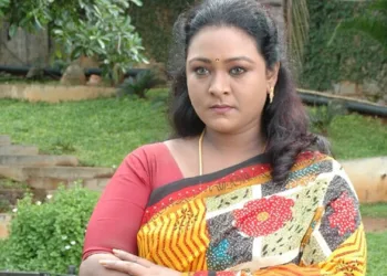 സിഗരറ്റ് വലിക്കാൻ പഠിപ്പിച്ചത് ആ നടി; അപരിചതരുടെ മുൻപിൽ മദ്യപിക്കാറില്ല; പഠിച്ചത് 10 വരെ മാത്രം; ഷക്കീല