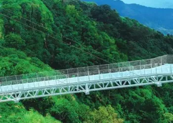 വാഗമണ്ണിൽ ചില്ല് പാലം തുറന്നു; തീരുമാനം മൂന്ന് മാസങ്ങൾക്ക് ശേഷം