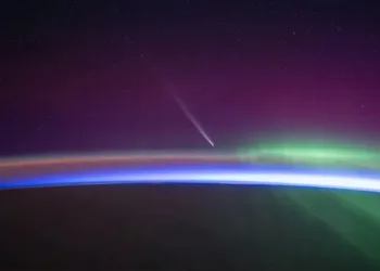 അപൂർവ്വങ്ങളിൽ അപൂർവ്വമായ കാഴ്ച ;വാൽനക്ഷത്രം 80,000 വർഷങ്ങൾക്ക് ശേഷം ആകാശത്ത് പ്രത്യക്ഷപ്പെടുന്നു