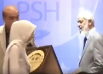 ആ പെൺകുട്ടികൾക്ക് വിവാഹപ്രായം എത്തിയിരിക്കുന്നു,എട്ടും പൊട്ടും തിരിയാത്ത  കൊച്ചുപെൺകുട്ടികളെ നോക്കി സാക്കിർ നായിക്ക് പറഞ്ഞത്